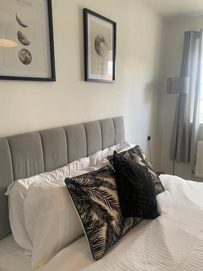 Inverness City Apartments - Modern & Bright Apartment Close To Raigmore Hospital & Shops Inshes Kültér fotó